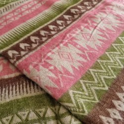 Grafisk uldt�ppe rosa/gr�n/beige