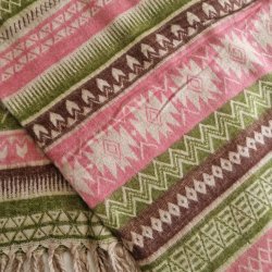 Grafisk uldt�ppe rosa/gr�n/beige
