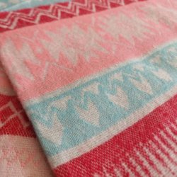 Grafisk uldt�ppe neonpink/turkis/r�d