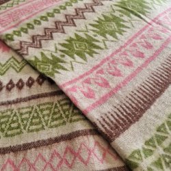 Grafisk uldt�ppe rosa/gr�n/gylden/r�dbrun