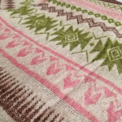 Grafisk uldt�ppe rosa/gr�n/gylden/r�dbrun