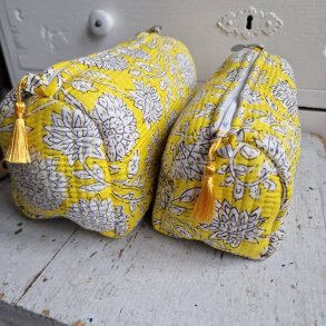  Gule Indiske Bloktrykte kosmetik/toilettasker med hvide blomster