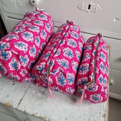  Pink Indiske Bloktrykte kosmetik/toilettasker med klassiske blomstertryk