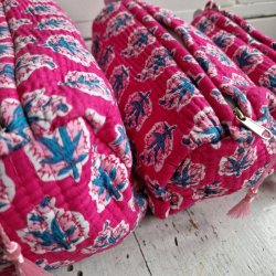  Pink Indiske Bloktrykte kosmetik/toilettasker med klassiske blomstertryk