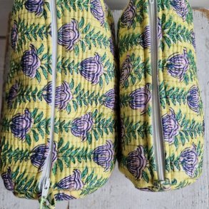 Lysgule Indiske Bloktrykte kosmetik/toilettasker med blomster