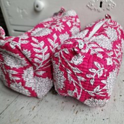 Pink Indiske Bloktrykte kosmetik/toilettasker med blomster