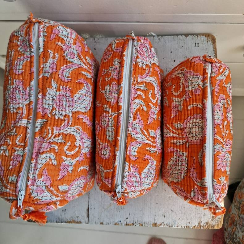 Orange Indiske Bloktrykte kosmetik/toilettasker med lyser�de blomster