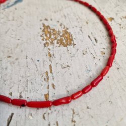 R�d koralhalsk�de med aflange stykker