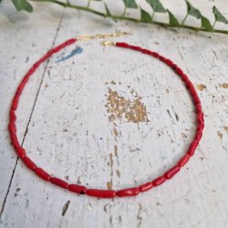 R�d koralhalsk�de med aflange stykker