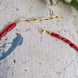 R�d koralhalsk�de med aflange stykker