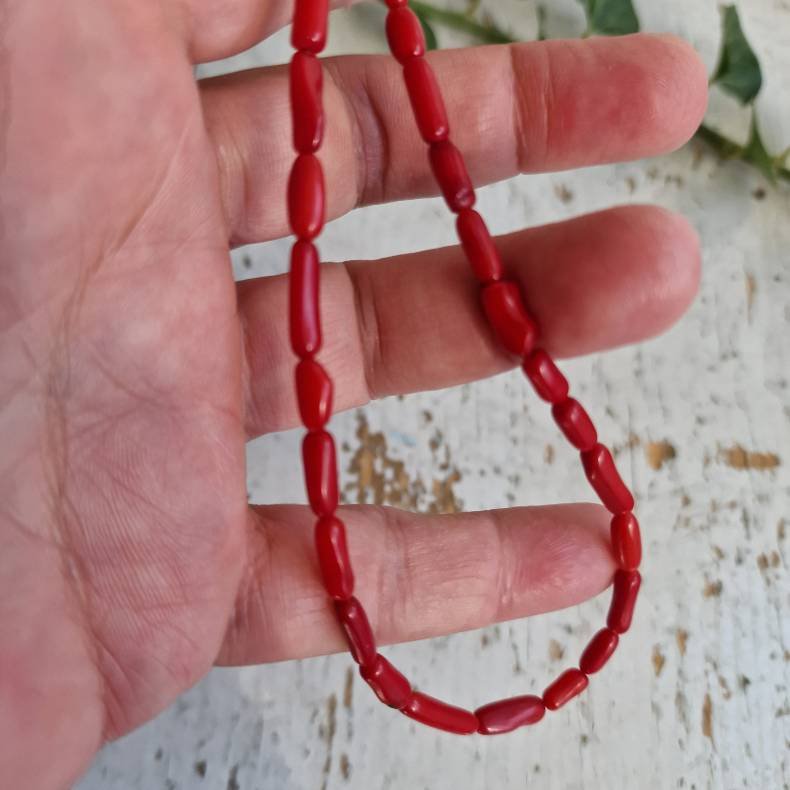 R�d koralhalsk�de med aflange stykker