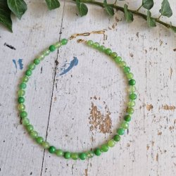 Gr�sgr�n facetslebne agate halsk�de