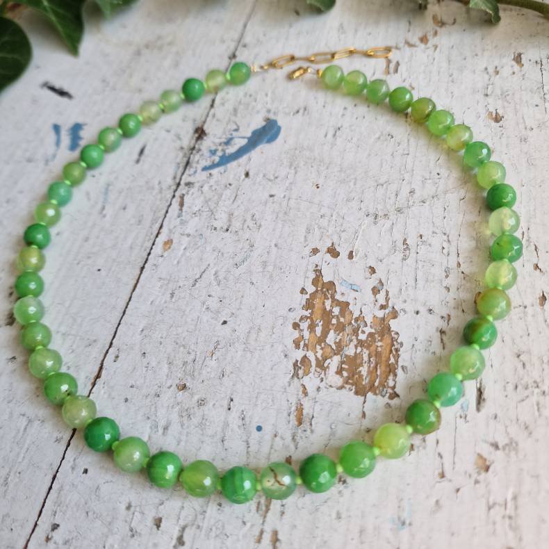 Gr�sgr�n facetslebne agate halsk�de