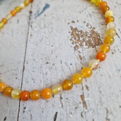 Gul og orange agate unika halsk�de 