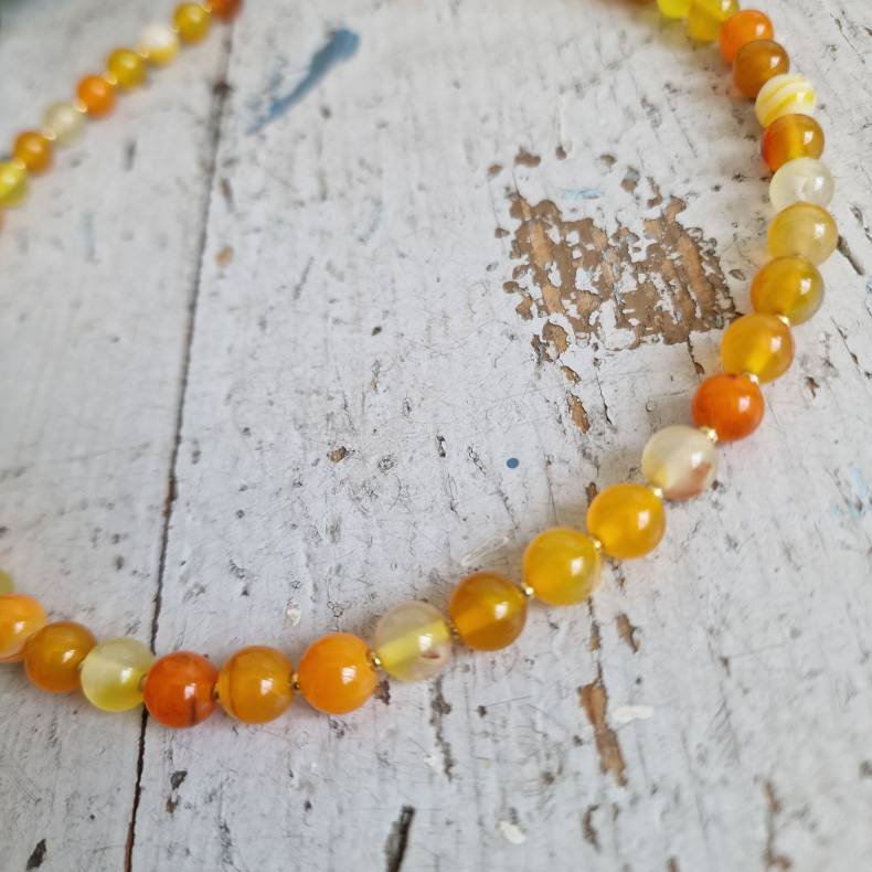 Gul og orange agate unika halsk�de 