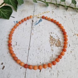Orange mat slebene agater halv�delstens halsk�de