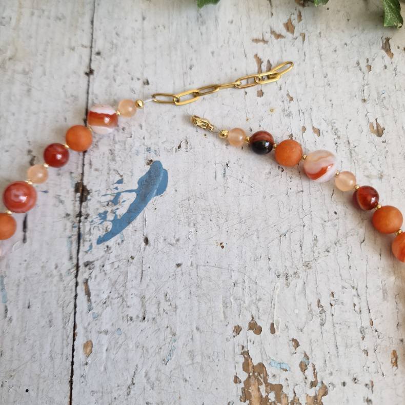 Orange matslebne og stribede agater unik halsk�de