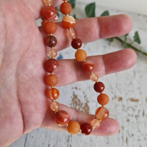 Orange matslebne og stribede agater unik halsk�de