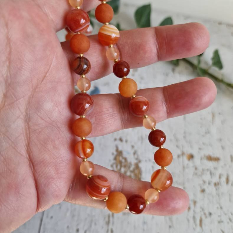 Orange matslebne og stribede agater unik halsk�de