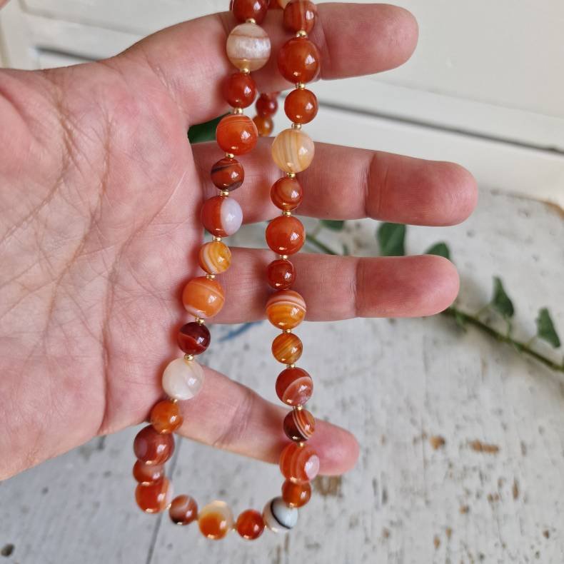 Orange stibede agater halv�delstens  unika halsk�de 