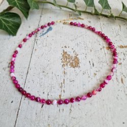 Pink stribet agate halv�delstens halsk�de
