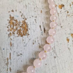 Rosa quarts halsk�de