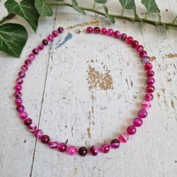 Pink agate stribet halv�delstens halsk�de 