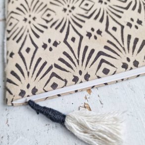 Bloktrykt bog, natur/ sort