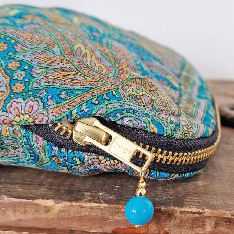 Silke kosmetikpung i varm turkis