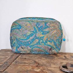 Silke kosmetikpung i varm turkis