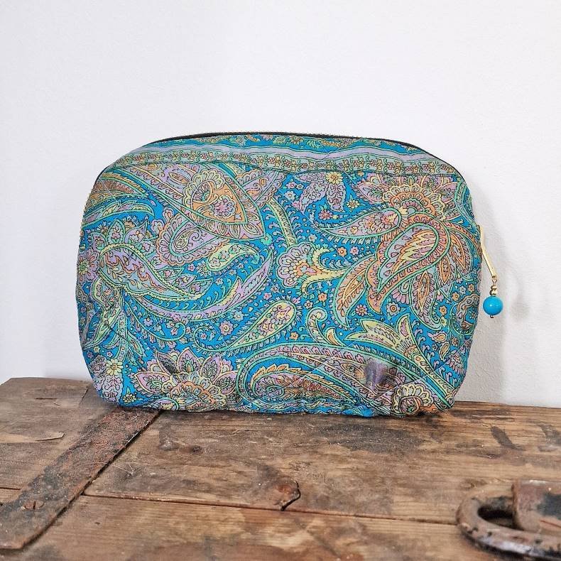 Silke kosmetikpung i varm turkis