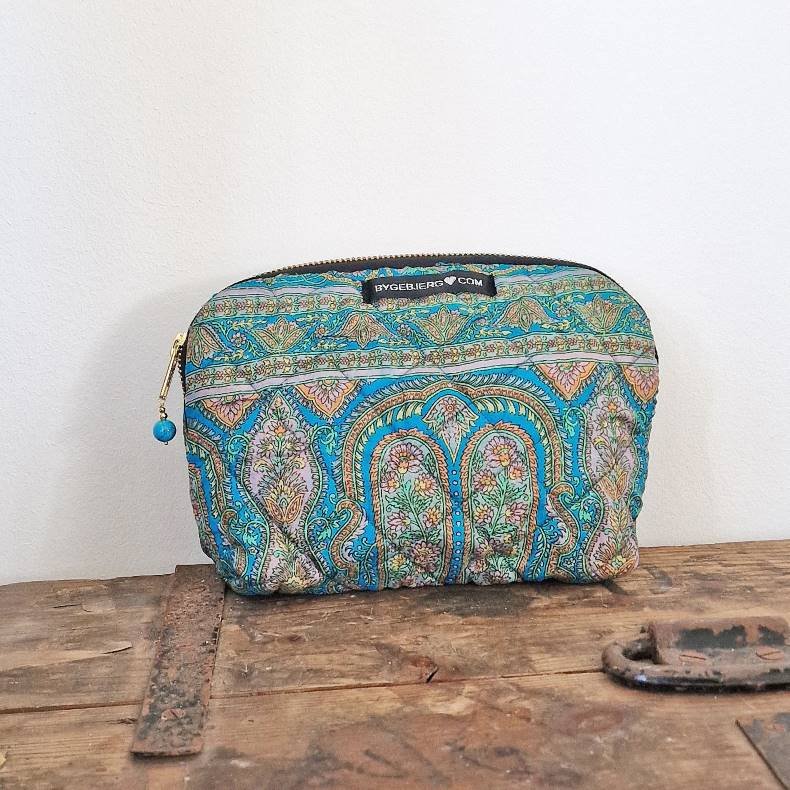 Silke kosmetikpung i varm mnstret turkis