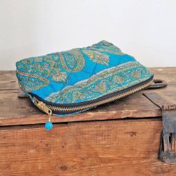 Silke kosmetikpung i varm mnstret turkis