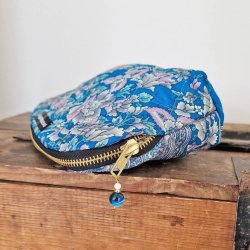 Silke kosmetikpung blturkis med blomster