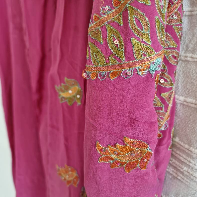 Silke kimono bygebjerg lang broderet m.blte No.14