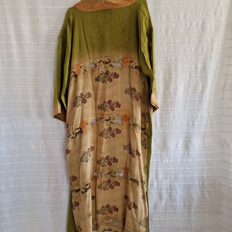 Silke kimono bygebjerg lang broderet m.blte No.15