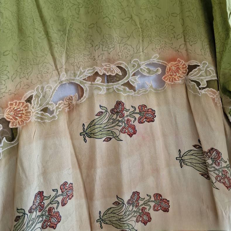 Silke kimono bygebjerg lang broderet m.blte No.15