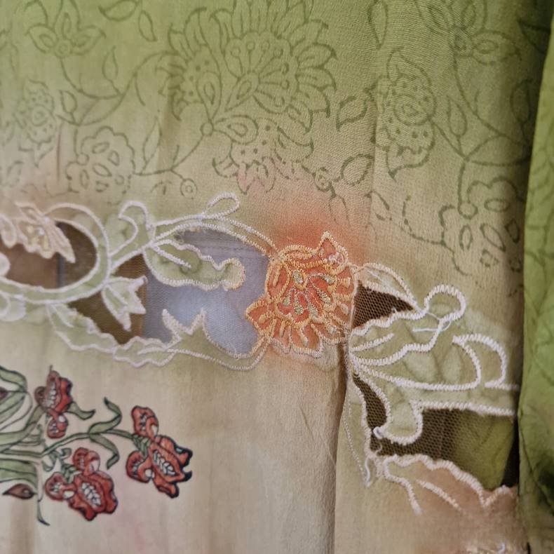 Silke kimono bygebjerg lang broderet m.blte No.15