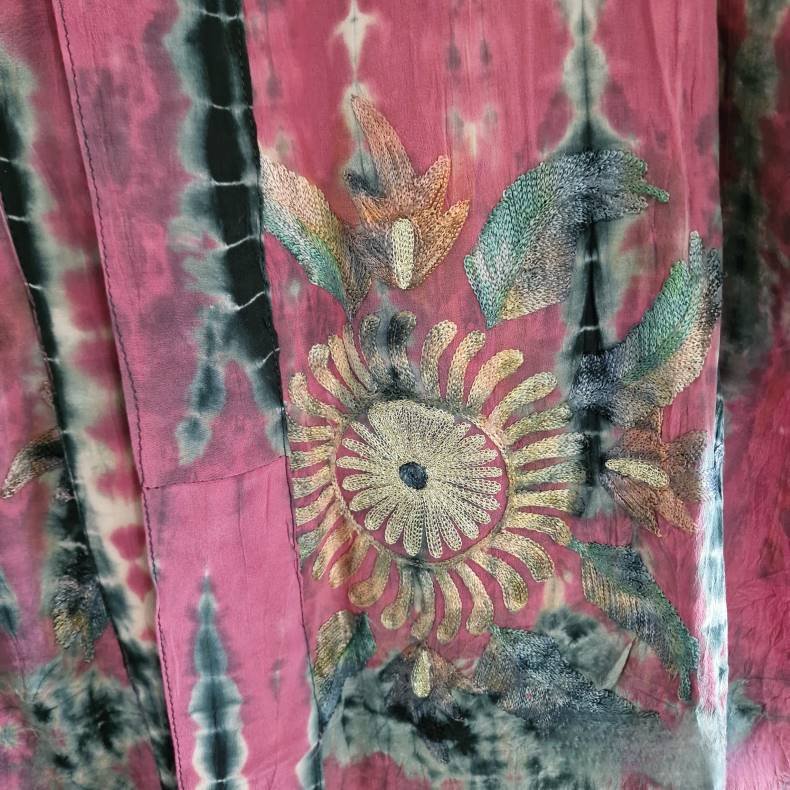 Silke kimono bygebjerg lang broderet tiedye m.blte No.16