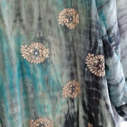 Silke kimono bygebjerg lang broderet tiedye m.blte No.17