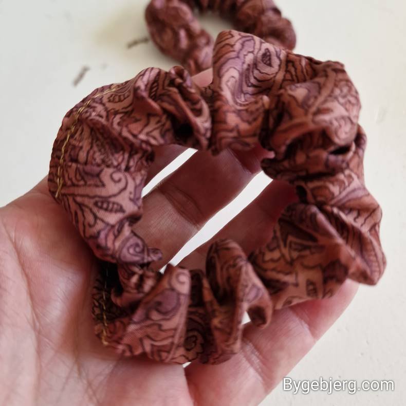 Scrunchies rosa vintage silke Small