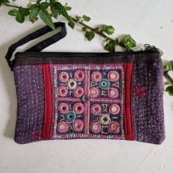 Violet kantha clutch med smukt spejlstykke