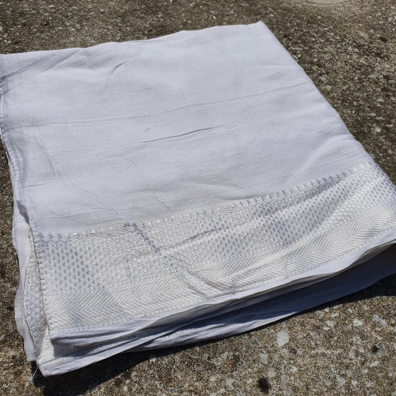 Hvidt t�rkl�de med hvid bort